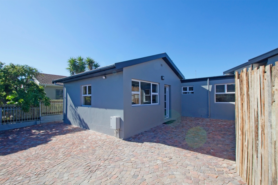 To Let 3 Bedroom Property for Rent in Sunnydale Western Cape